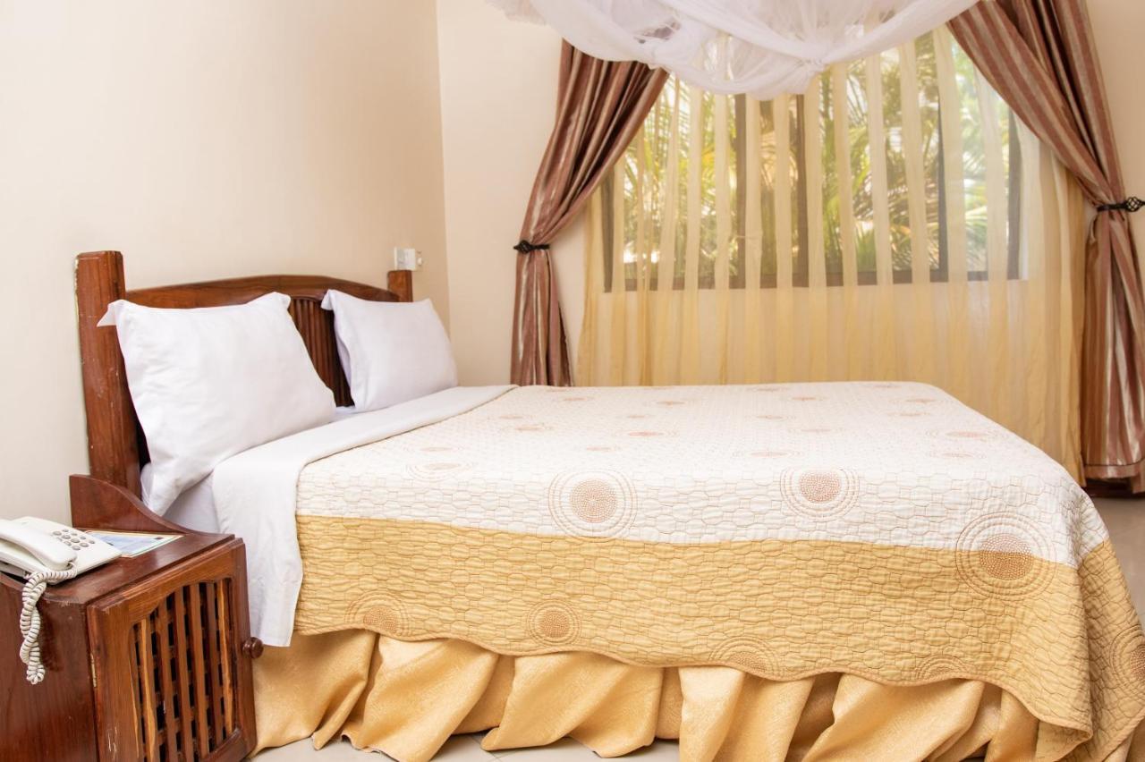 Briston Hotel Аруша Екстериор снимка