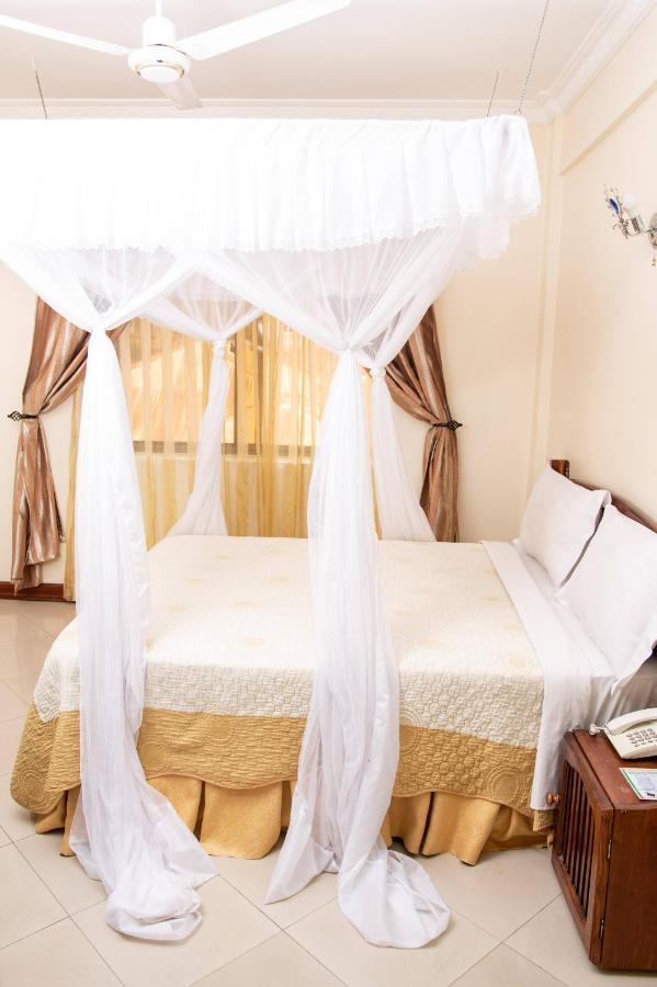 Briston Hotel Аруша Екстериор снимка